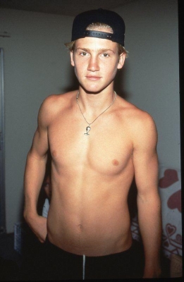 1990s_-_unknowmagazine_282429.jpg