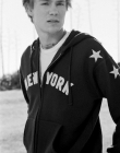 Filename=2000s_StarsSweater_28229.jpg
Filesize=43KiB
Dimensions=400x600
Date added=Sep 09, 2025 2000s_StarsSweater_28229.jpg